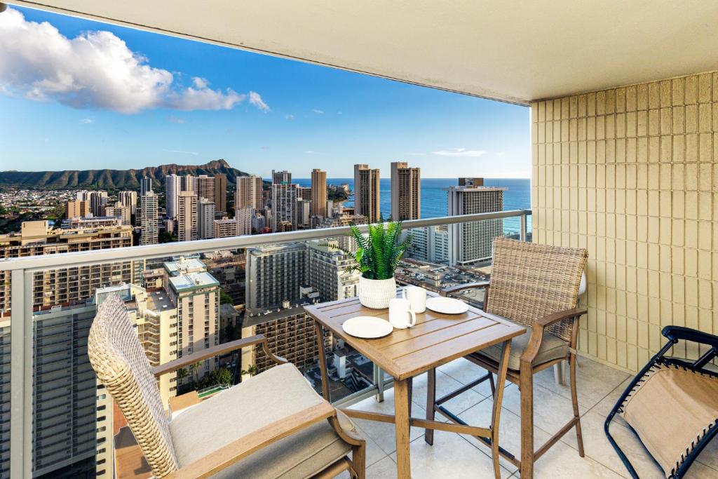 Ocean & Diamond Head View Studio at Waikiki, Honolulu