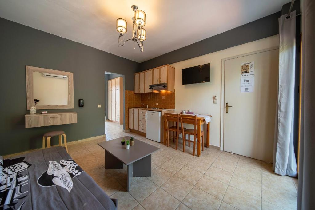 Helen's Studios & Apartments photo
