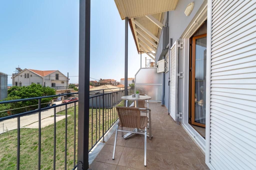 Helen's Studios & Apartments photo