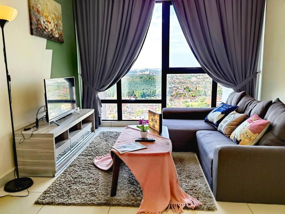 A2411 Mosaic Southkey Midvalley KSL Netflix By STAY — Hotel in Johor Bahru