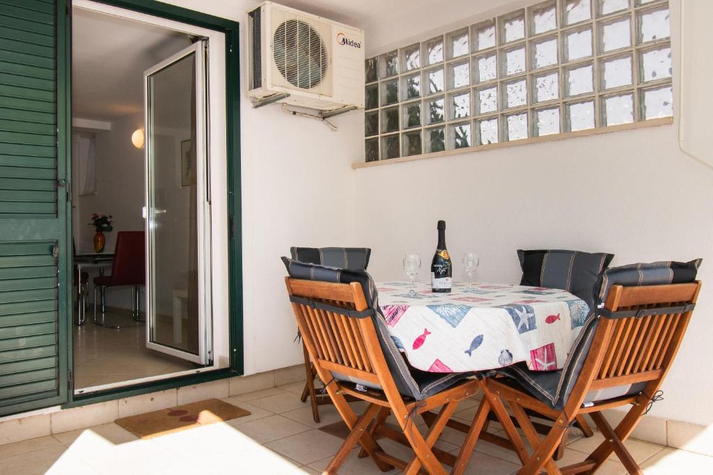 Apartment Pave by Zamalin beach, Tribunj