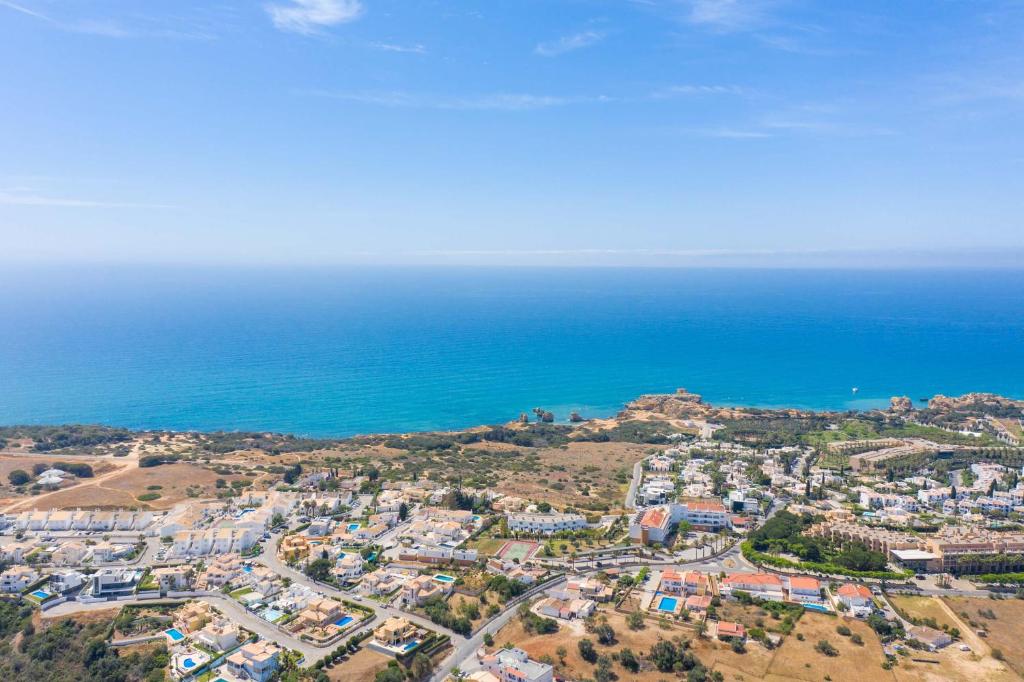 Sea Views - private Pool - air conditioning - Wifi - Casa Feliz, Albufeira