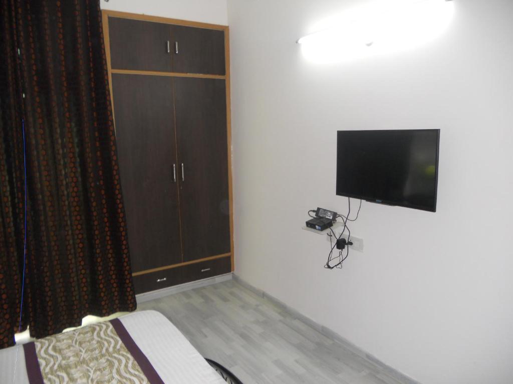 THREE BEDROOM APARTMENT
