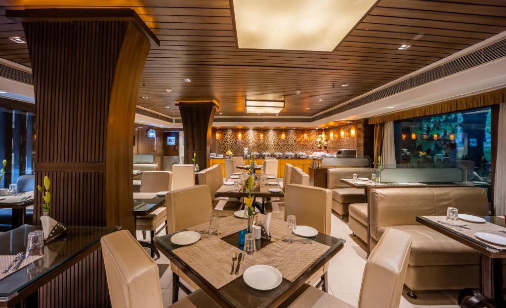 Restaurant, Hotel Shanti Palace in New Delhi