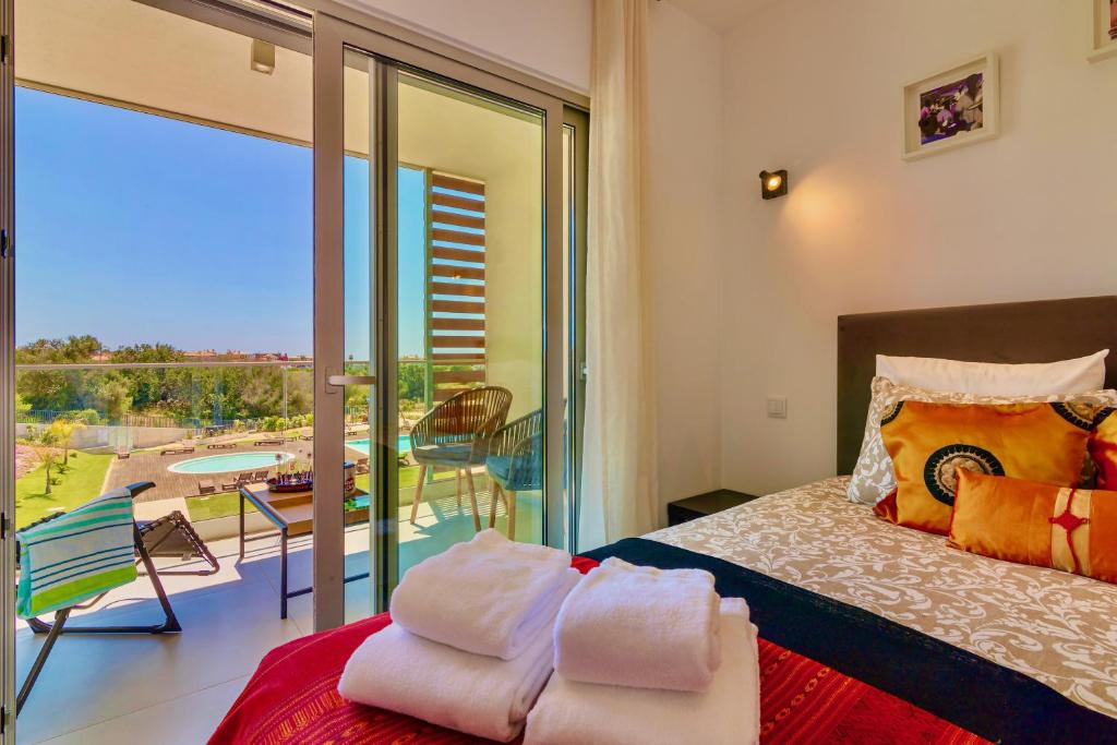 Marvell Design with heated pool&Playground, Albufeira