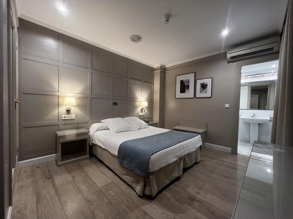 Hotel Dona Blanca photo