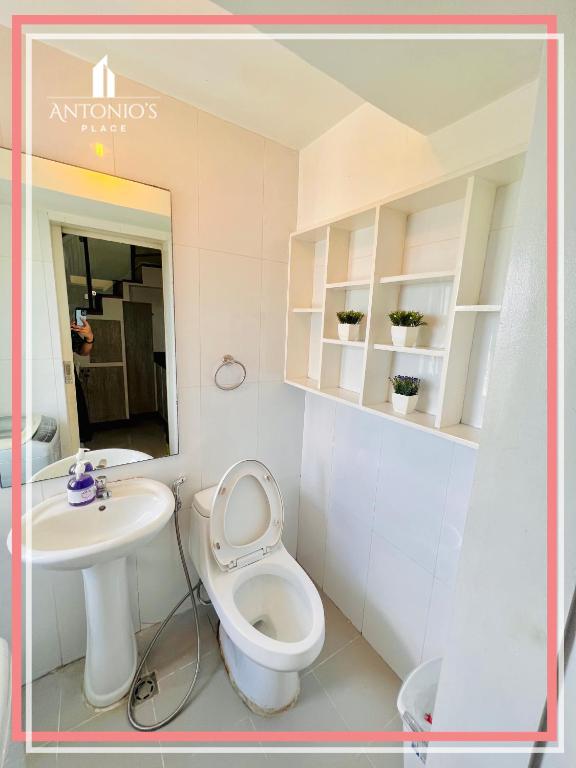 Captivating View of BGC Loft Unit FREE WIFI & NETFLIX at Fort Victoria BGC photo