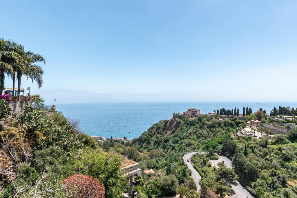 GuestHost - Taormina Panoramic Apartment with Parking - 3