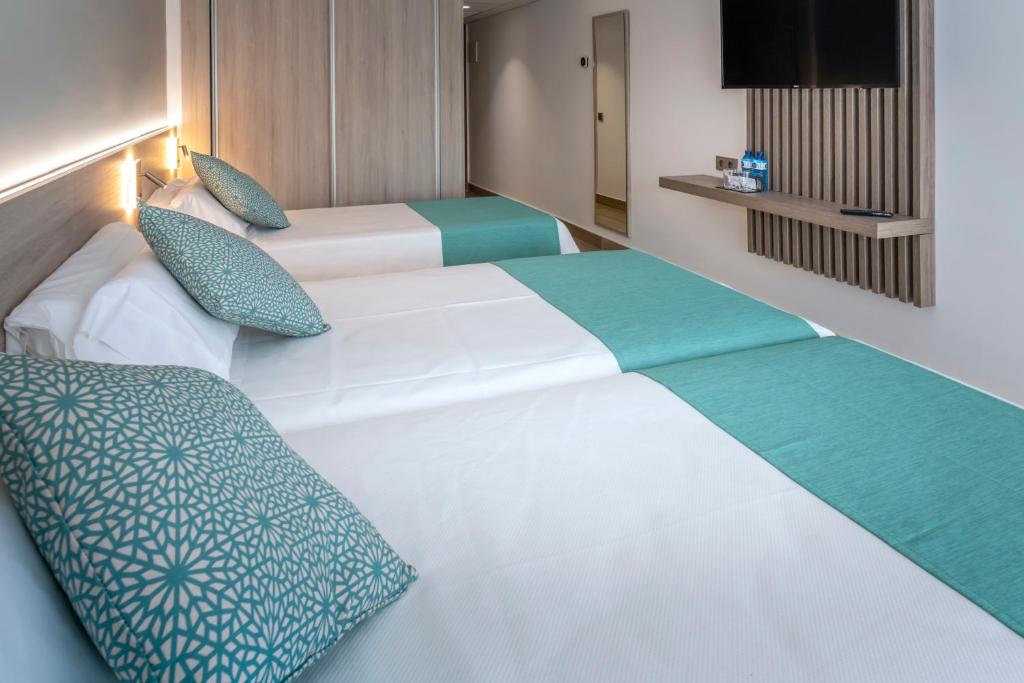 4R Casablanca Playa — Hotel rooms in Salou, Catalonia