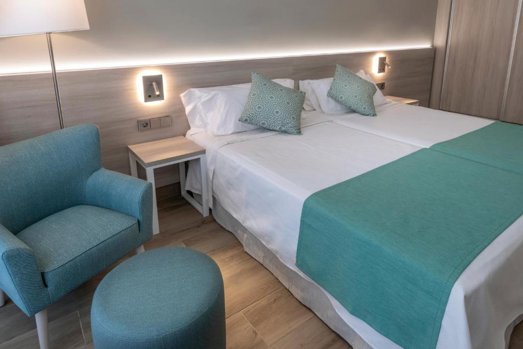 4R Casablanca Playa — Hotel rooms in Salou, Catalonia