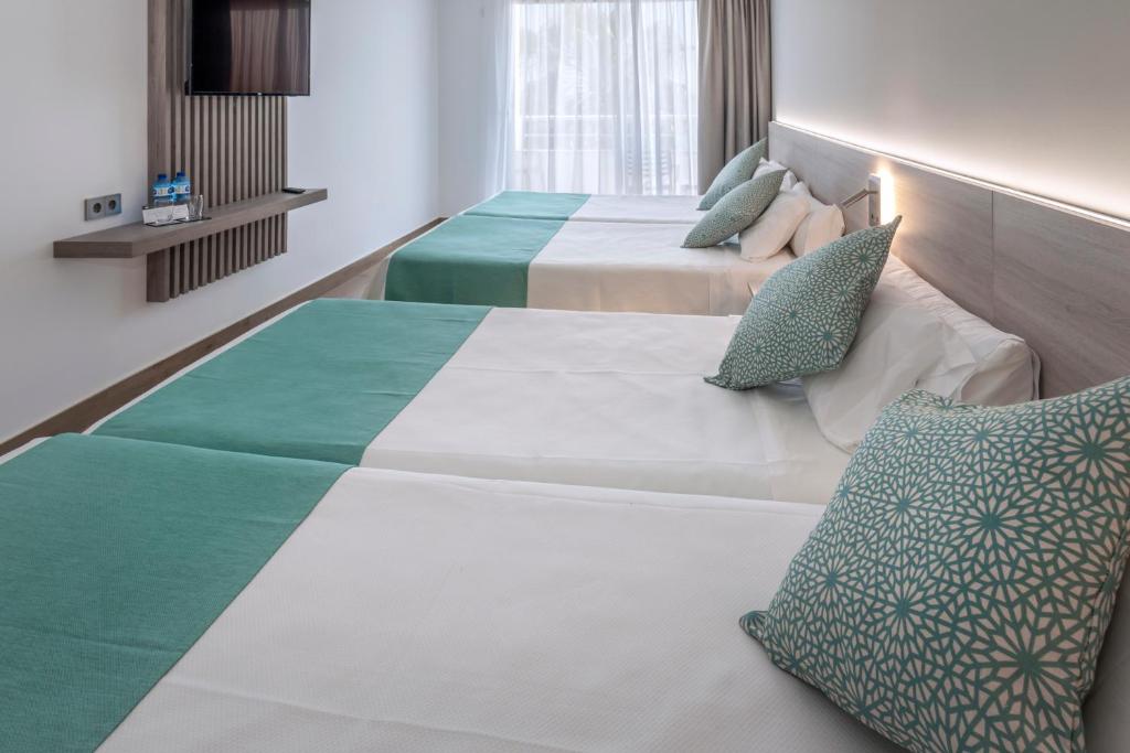 4R Casablanca Playa — Hotel rooms in Salou, Catalonia