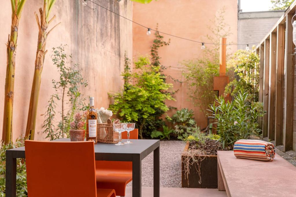 Sunny and spacious duplex apartment on top location in Gent