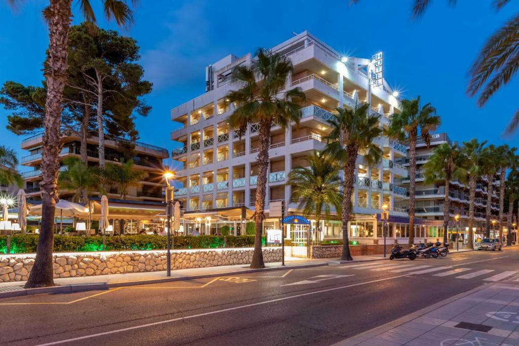 4R Casablanca Playa — Hotel building in Salou, Catalonia