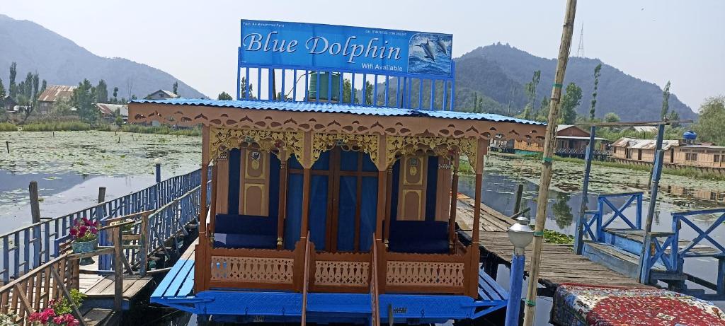 Houseboat Blue Dolphin — Hotel in Srinagar