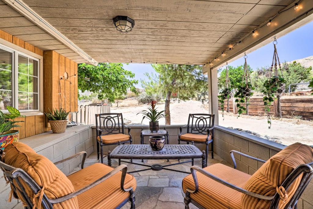 Lovely Morongo Valley Homestead with Mtn Views