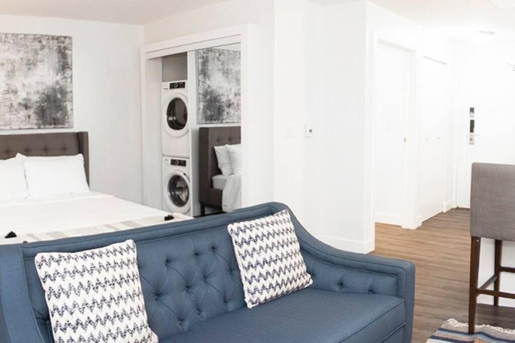 Amazing studio with free parking and patio