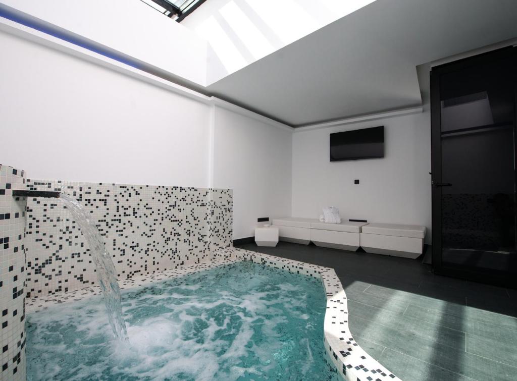 Hotel Loob Madrid photo