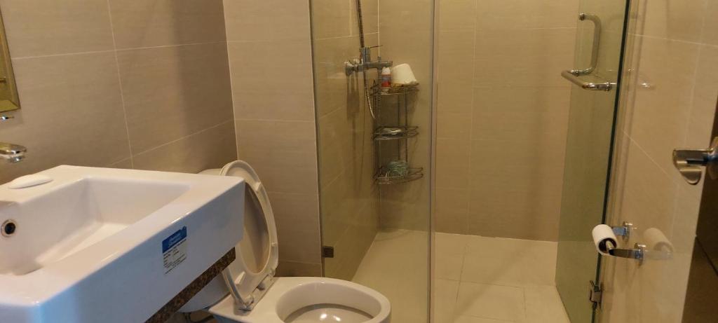 81 Newport,NAIA 3,Pasay Condotel photo