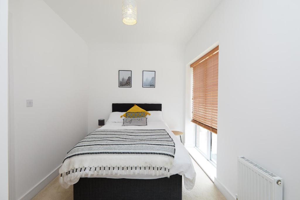 Derby City Base - 2 Bed Near Hospital, Driveway Parking, Garden, Derby