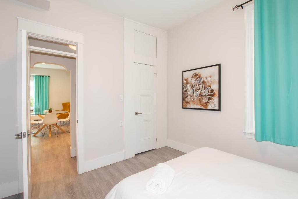 Charming Niagara Region Apt. Newly Renovated! photo