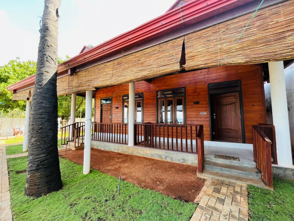 Janas Blue Water Corner — Hotel in Trincomalee
