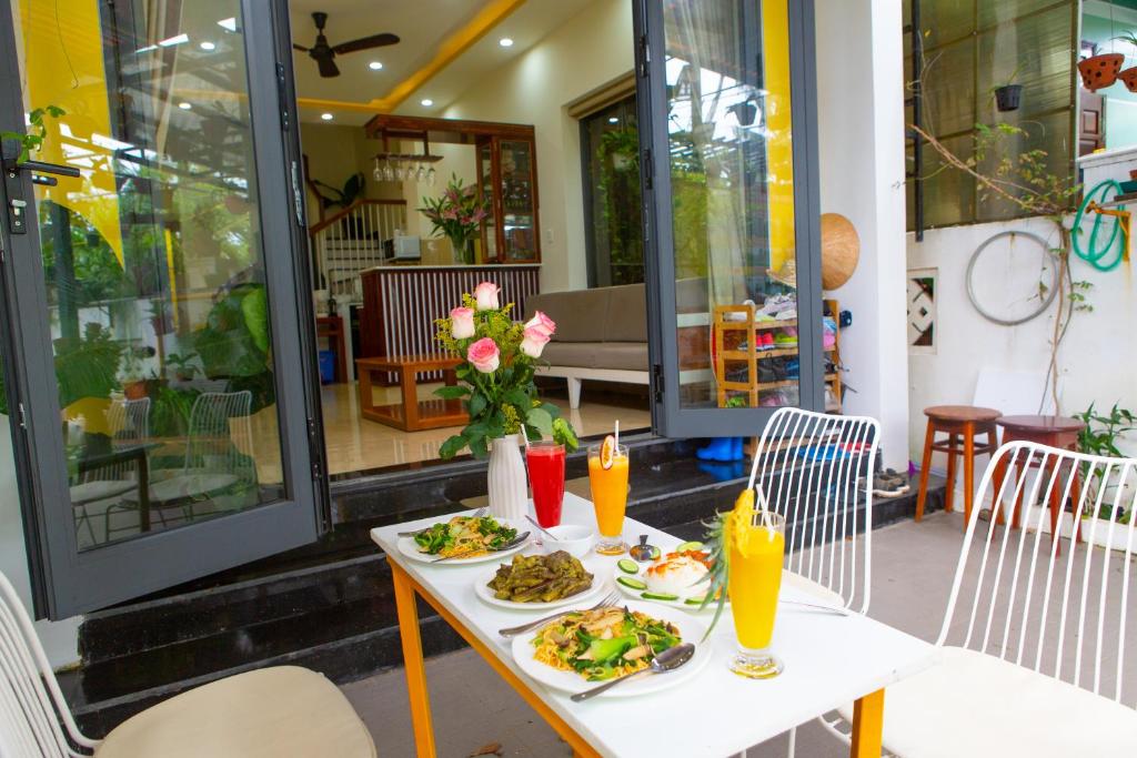 Coral Riverside Homestay & Hostel