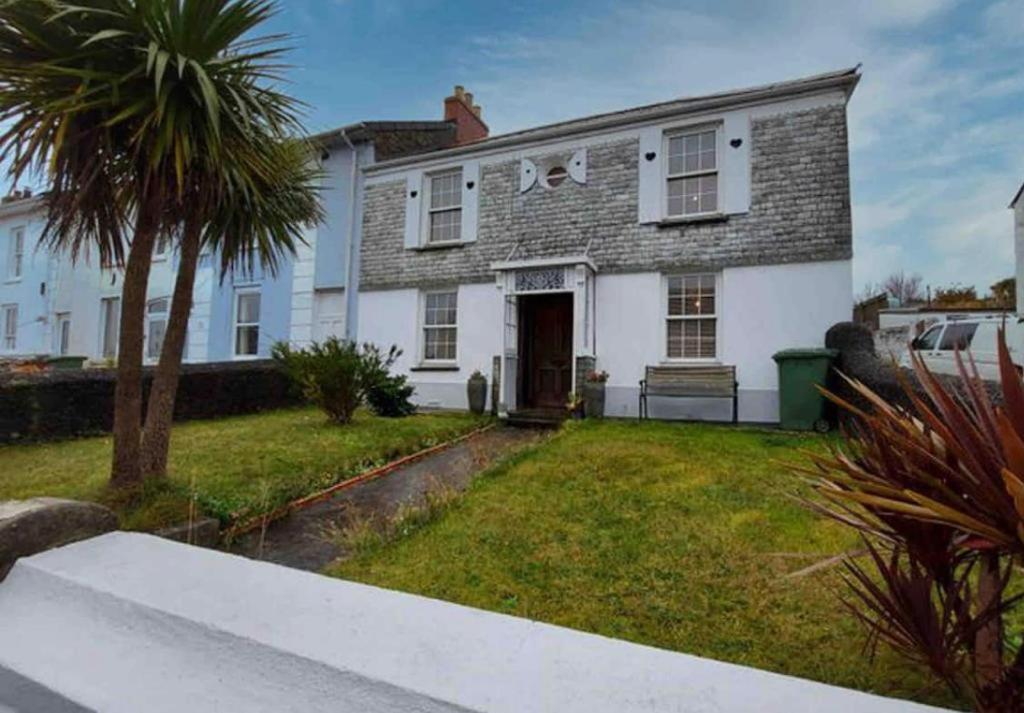 Unique 4bed large central Hayle cottage nr Saint Ives Holiday home in