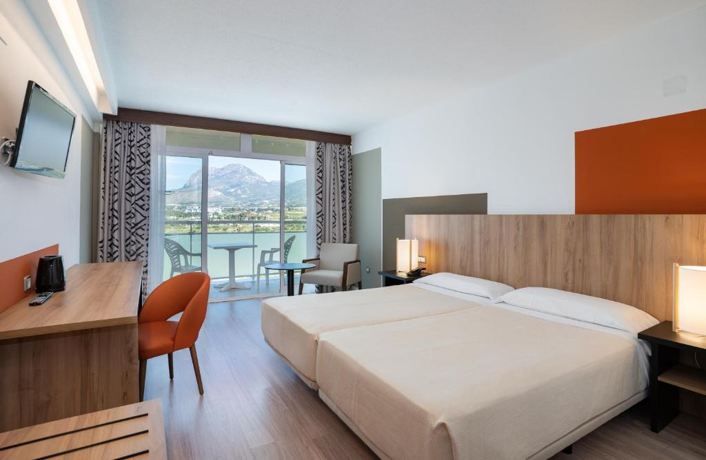 Medplaya Hotel Flamingo Oasis — Hotel rooms in Benidorm, Valencian Community