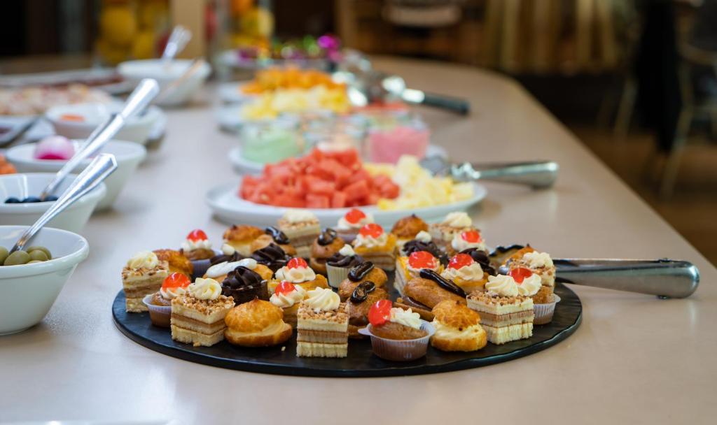 Medplaya Hotel Flamingo Oasis — Restaurant & bars in Benidorm, Valencian Community