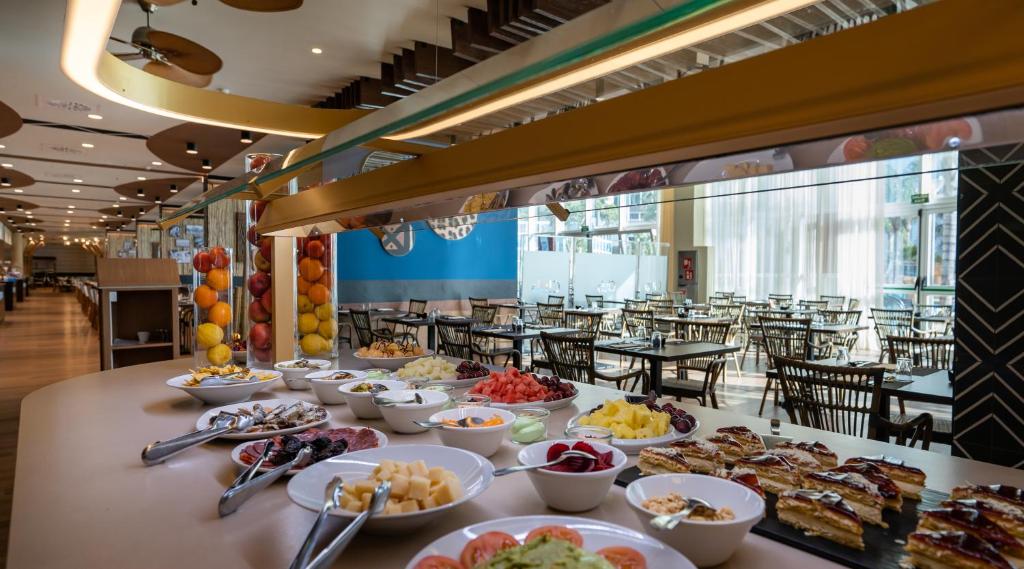 Medplaya Hotel Flamingo Oasis — Restaurant & bars in Benidorm, Valencian Community