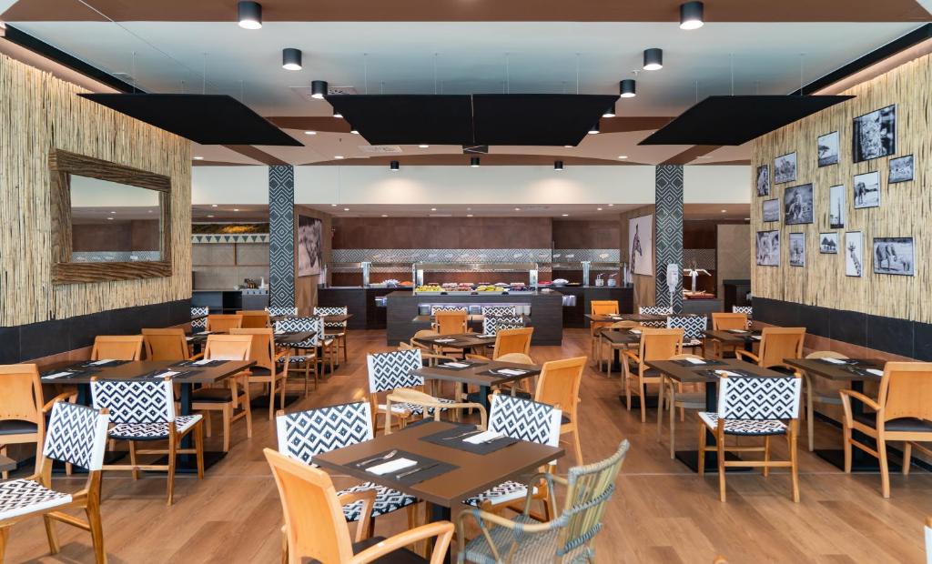 Medplaya Hotel Flamingo Oasis — Restaurant & bars in Benidorm, Valencian Community