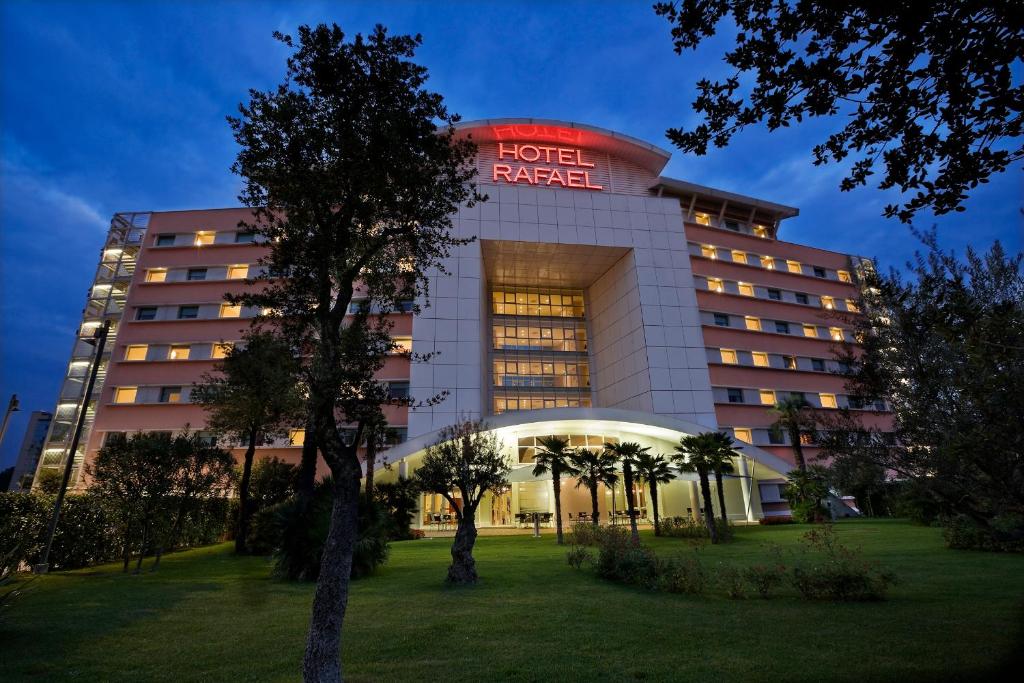 Hotel Rafael — Hotel in Segrate