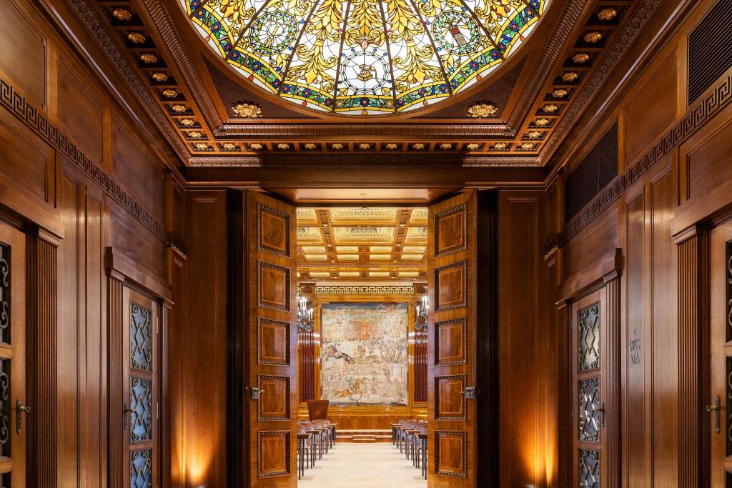 Banquet hall