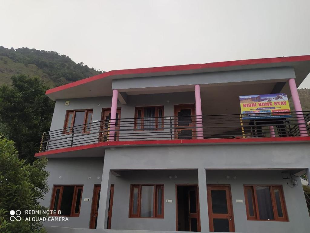 Ridhi Homestay Sari — Hotel in Duggal Bittha