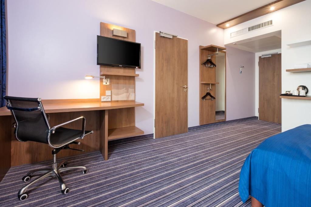 Holiday Inn Express Friedrichshafen photo