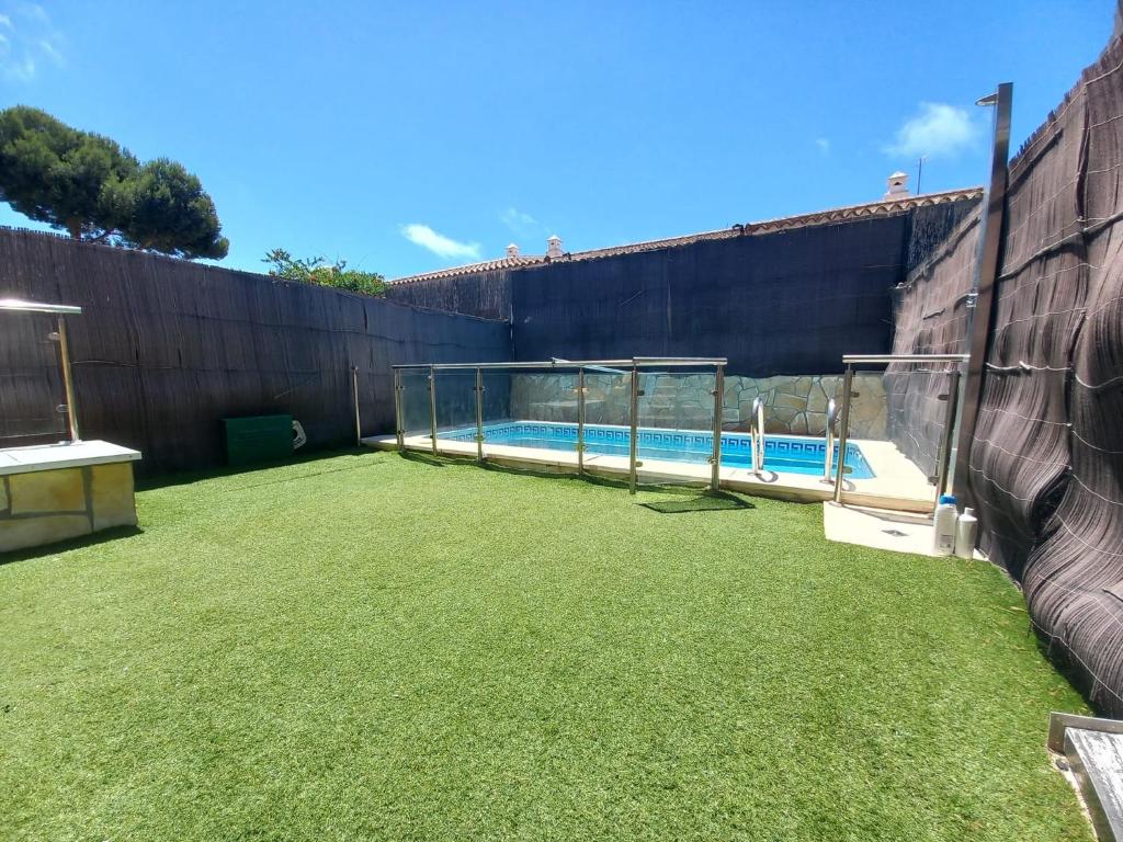 Adosado con piscina y vistas al mar. - 3