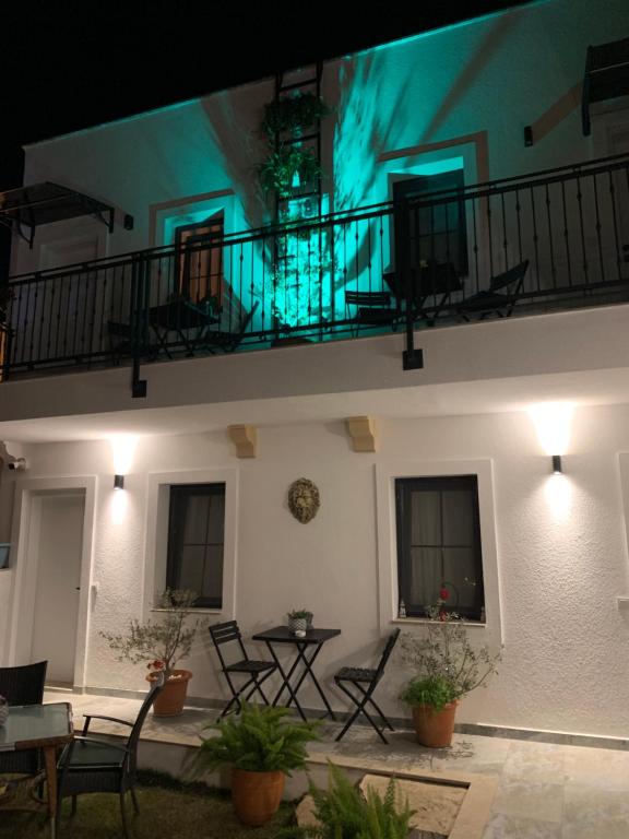 Arden's House photo