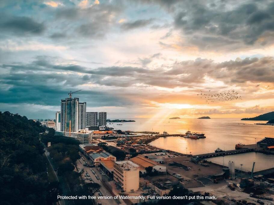 Jesselton Quay seaview # Chariskey Suites photo