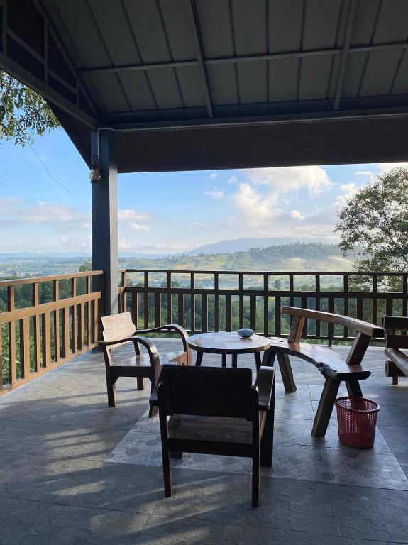 Cliffside view from Phu Come Home Lodge in Phetchabun
