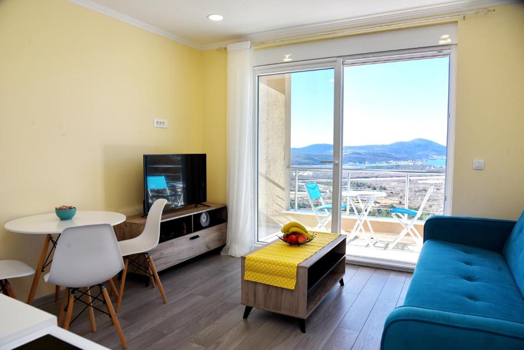 Sunset Vista Apartments - 3