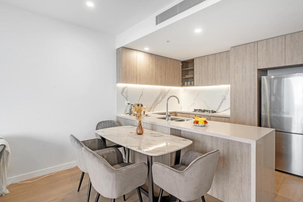 Lamour Ocean View Apartment I in Casino Broadbeach - free parking photo
