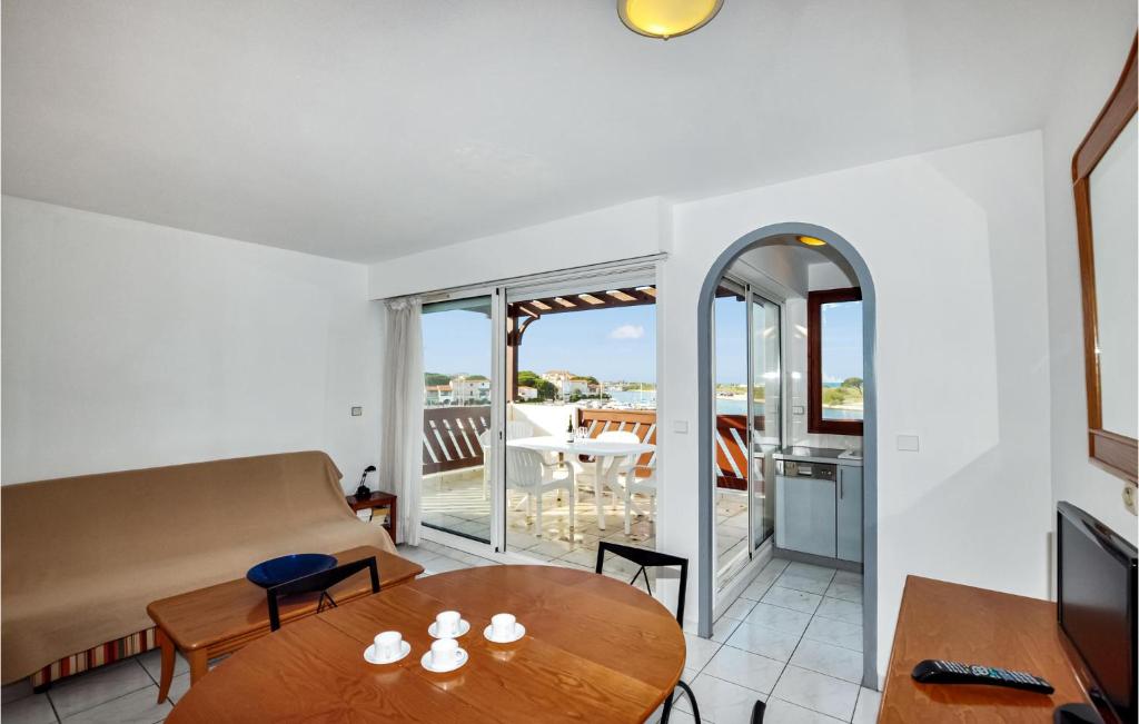 1 Bedroom Gorgeous Apartment In Saint-Cyprien - 4