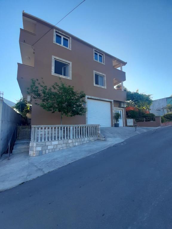 Ivan Apartments — Hotel in Tivat