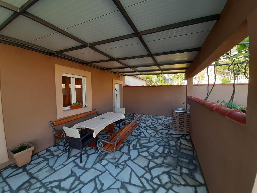 Ivan Apartments photo