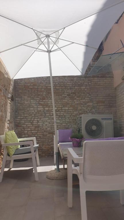 Venice Apartment with Private Courtyard - 3