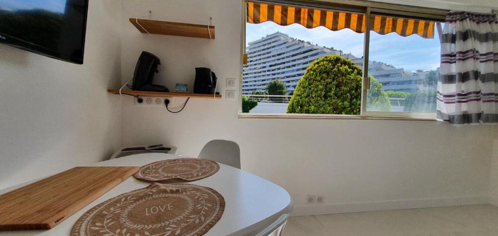 Studio confort ensoleillé - FAME Marina baie des Anges, Villeneuve-Loubet