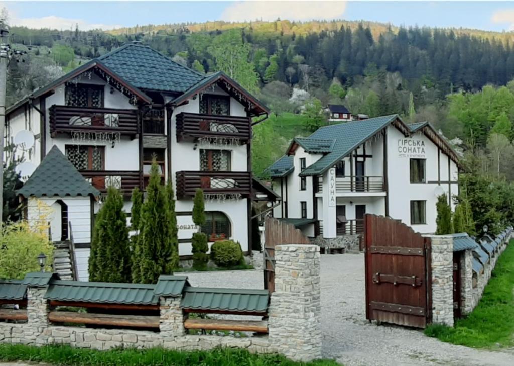 Girska Sonata Hotel &amp; Apartments — Hotel in Mykulychyn