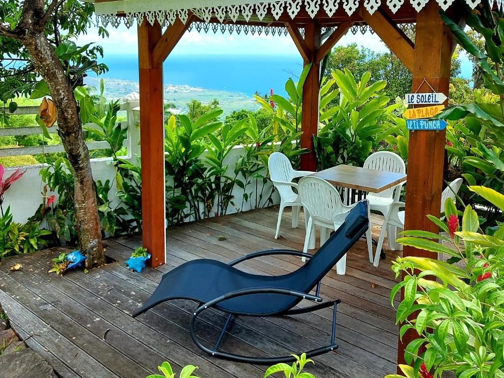 Bélavue & SPA Privé, avec vue panoramique sur mer, jardin créole paysager, jacuzzi privé