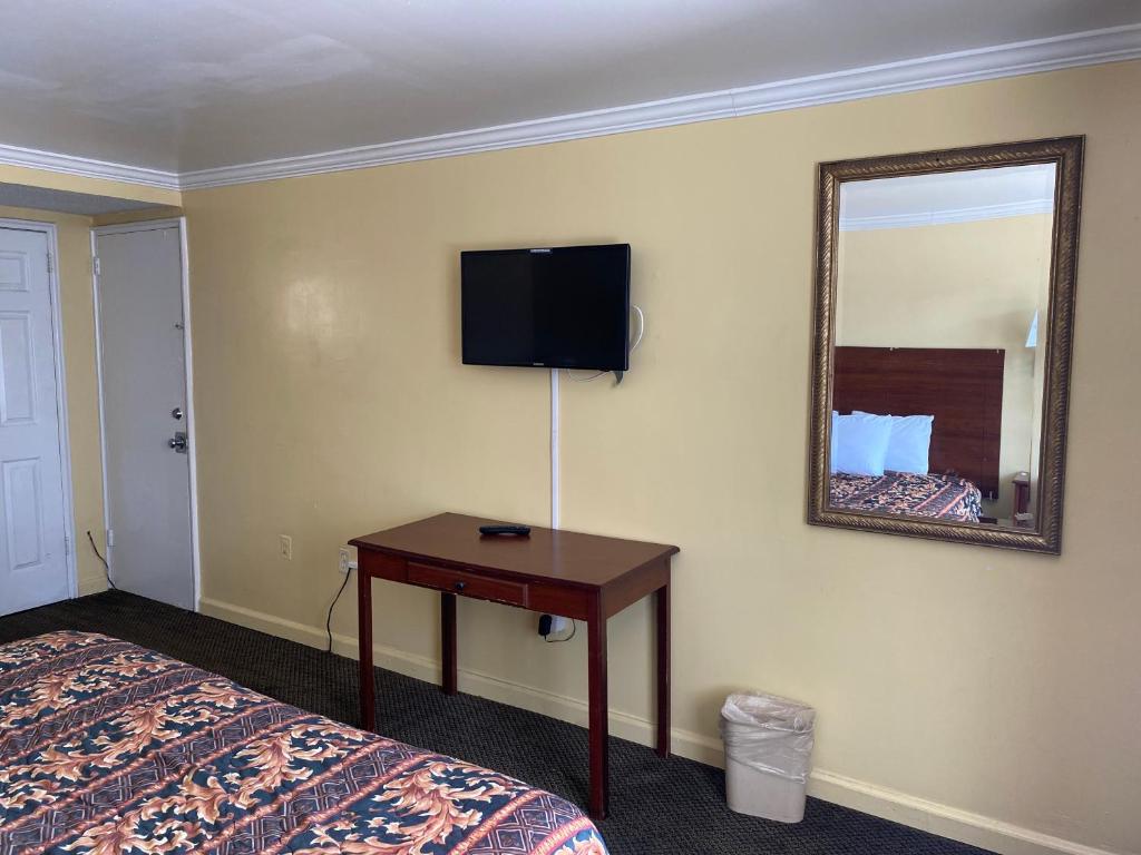 Downbeach Inn photo
