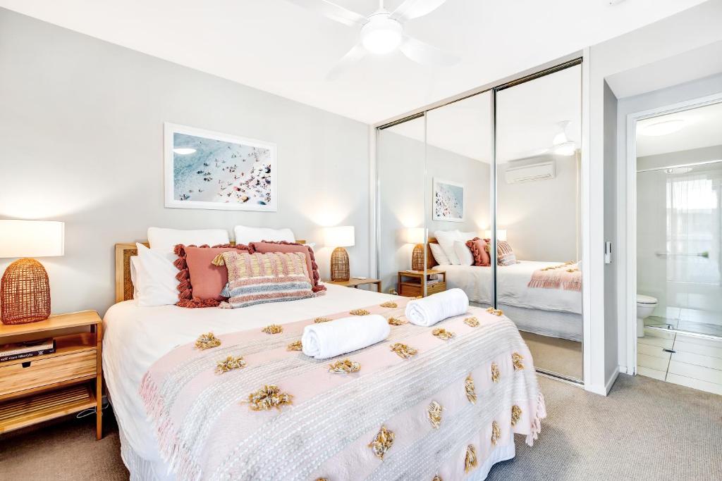 Central Kings Beach 2 BR APT w Pool and Spa access, Caloundra